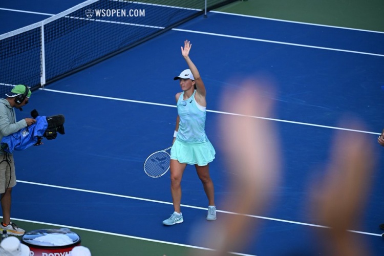 决背后的深 决背后的深