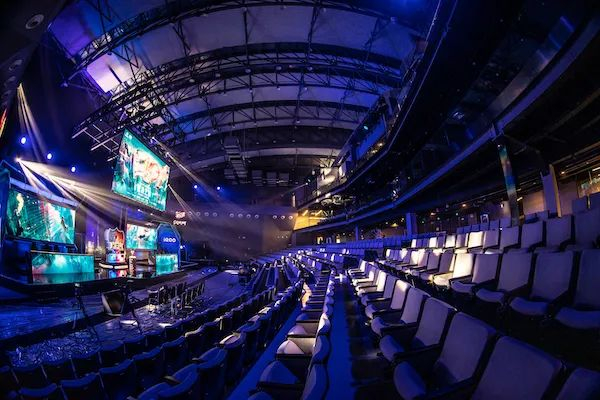 随着转会窗 随着转会窗