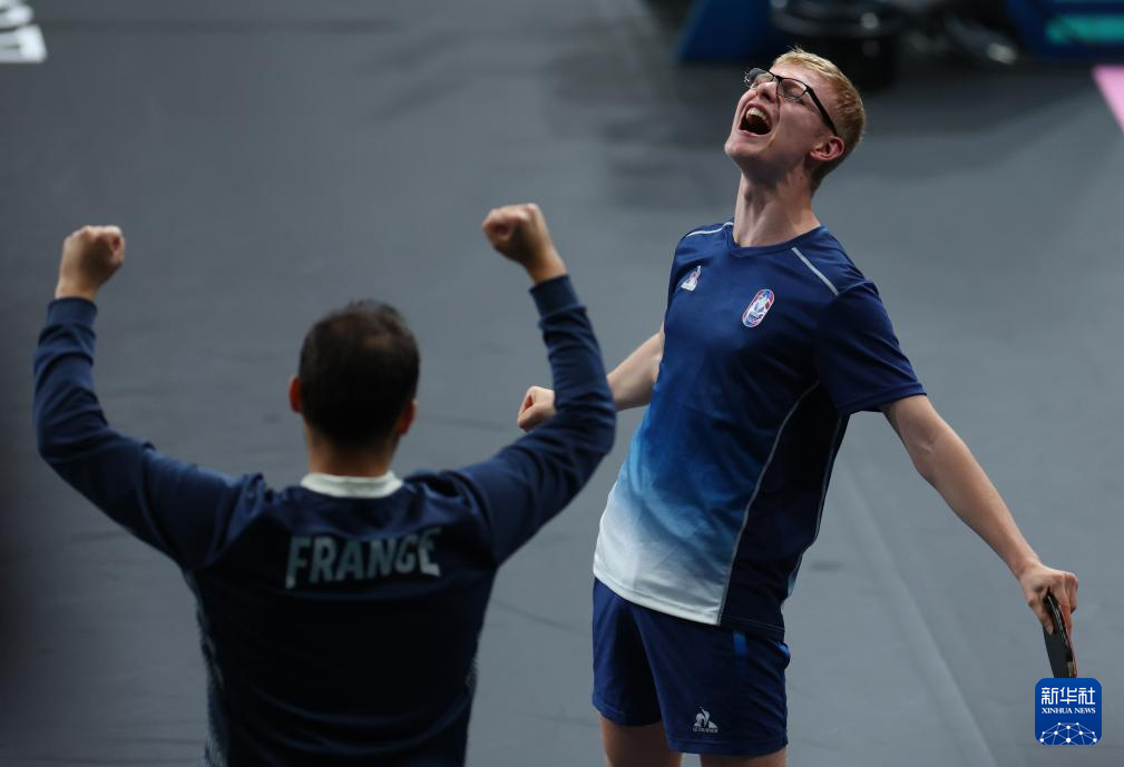 他希望通过 他希望通过